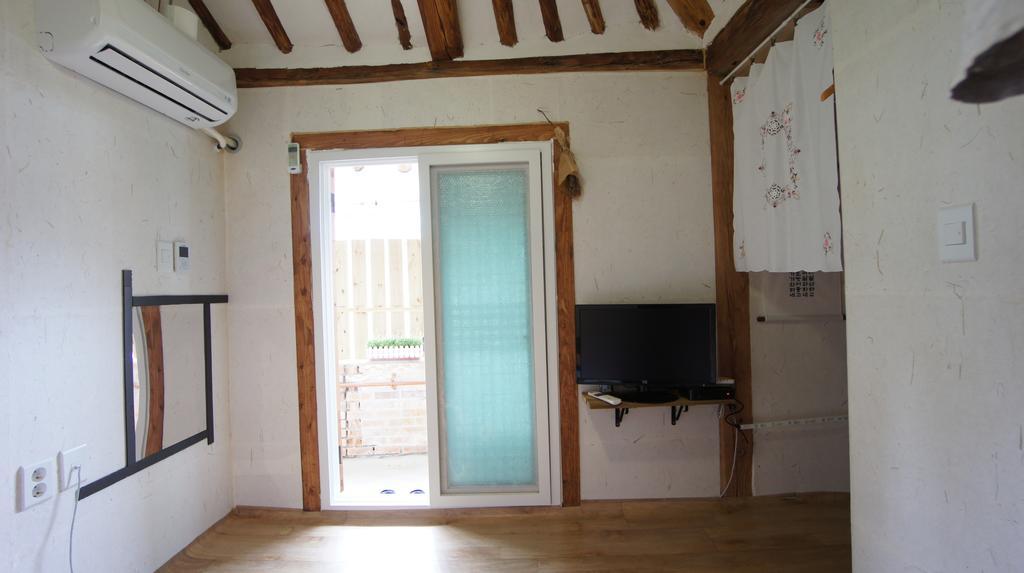 1928 Suimmaru Hanok Guesthouse Jeonju Phòng bức ảnh