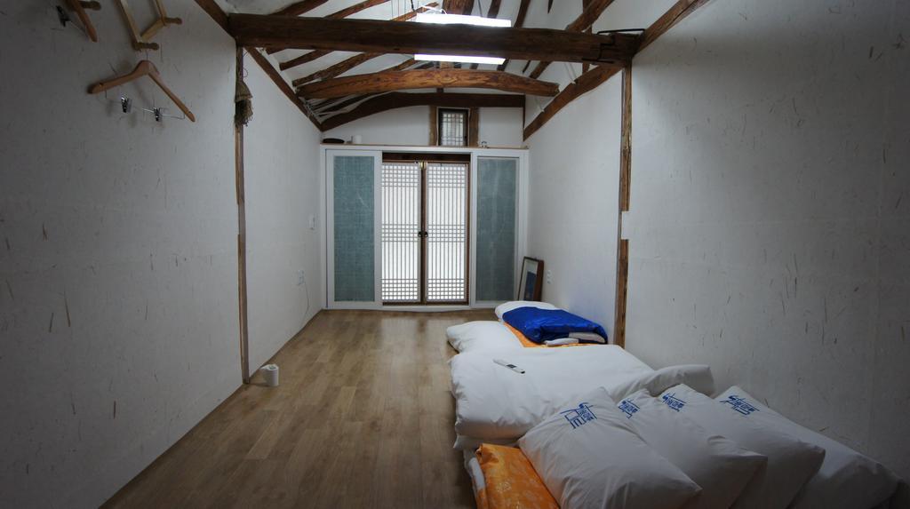1928 Suimmaru Hanok Guesthouse Jeonju Phòng bức ảnh